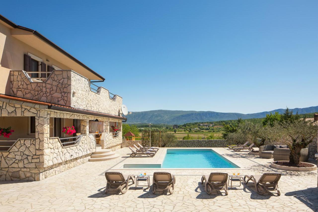 Villa Vesna With Sauna, Hot Tub Potpićan Exterior foto